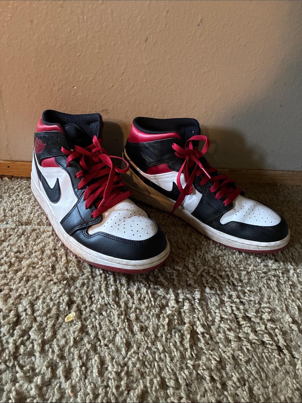 Nike Air Jordan 1 Mid - White, Black & Red